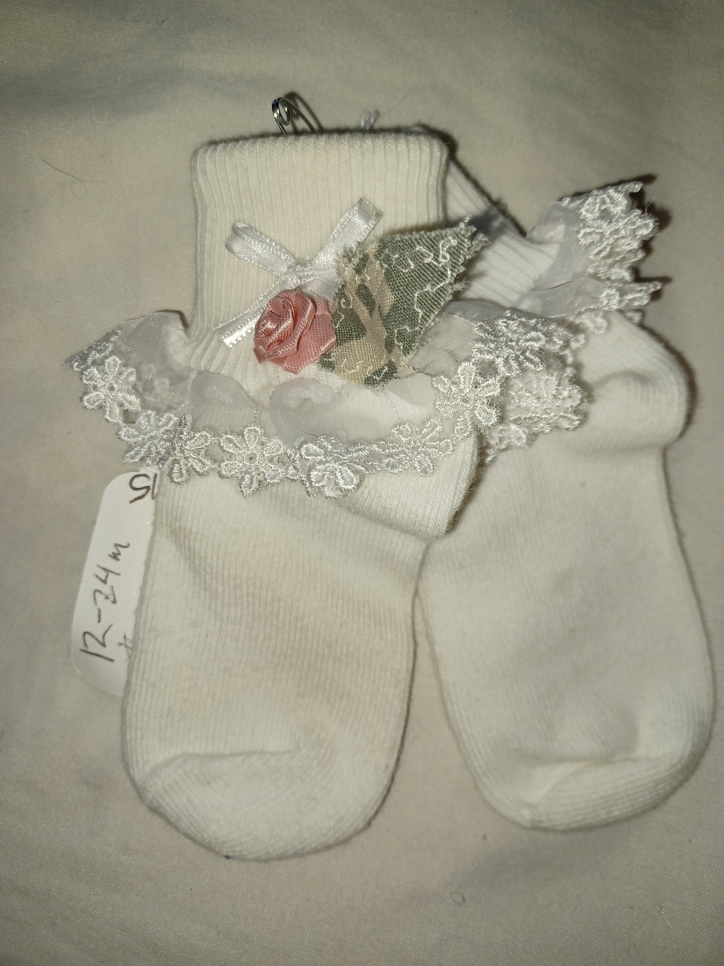 Ruffle socks w/ rose