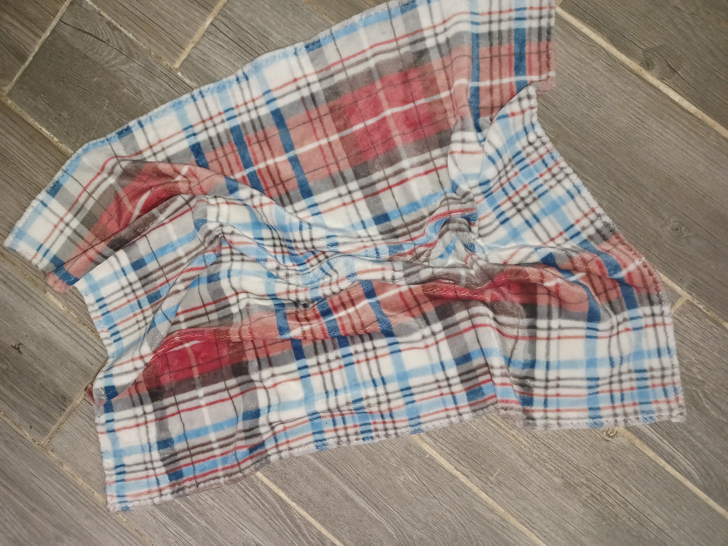 Plaid Fuzzy fleece blanket