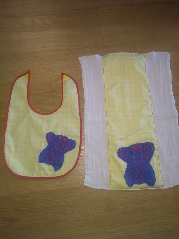 Bib & Burp cloth set